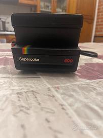 Macchina fotografica polaroid e kodak e canomatica