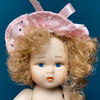 Bambola in porcellana