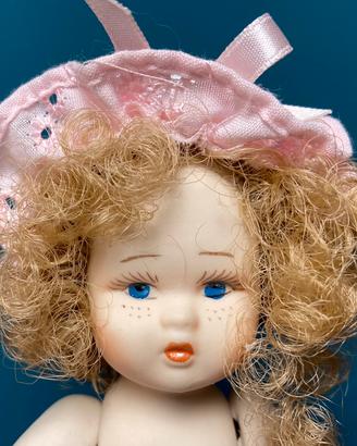 Bambola in porcellana