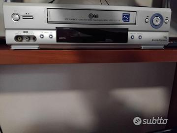 Videoregistratore con 166 videocassette