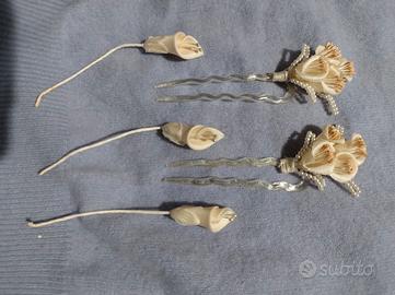 Forcine e fiori calle per acconciatura sposa 