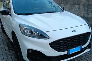 Kuga plug in anno 2023 perfetta