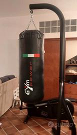 sacco da boxe con supporto e pesi