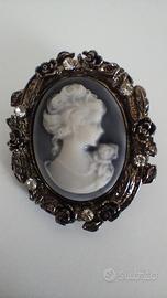 Elegante  spilla in stile cammeo  vintage 