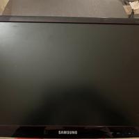 Tv samsung piccola con telecomando e cavi