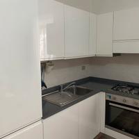 Cucina moderna bianca lucida