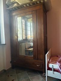 Armadio di antiquariato