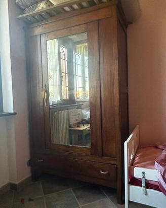 Armadio di antiquariato