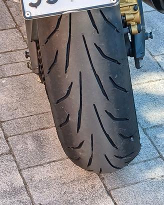 Moto triumph 675