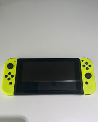 Nintendo switch + giochi nella foto.