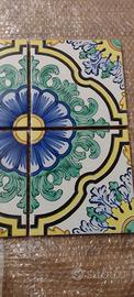 Piastrelle in ceramica dipinte a mano