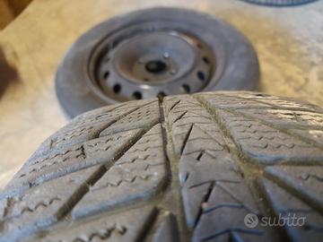 i pneumatici completi di cerchi