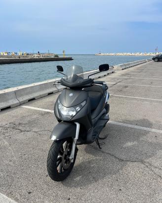 Beverly 250 S