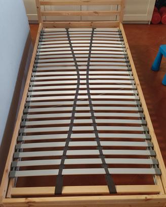 Letto singolo in legno con materasso 
