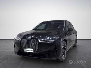 BMW iX xdrive50 pacchetto sportivo