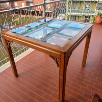 Tavolo in legno massello e piano in vetro