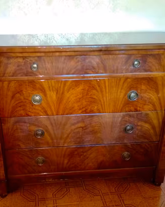Como e comodini in legno antico