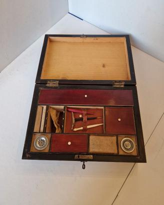 Antica scatola da cucito in legno "Nécessaire"