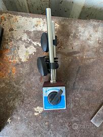 Comparatore centesimale e supporto magnetico