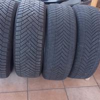 Treno gomme 4 stagioni 215 60 r 17