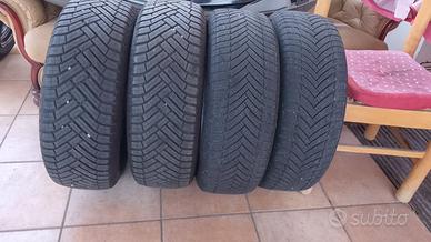 Treno gomme 4 stagioni 215 60 r 17