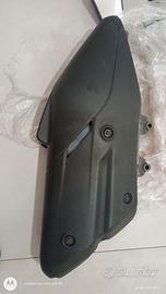 Marmitta e specchietti per manubrio Beverly 400