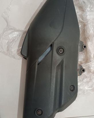 Marmitta e specchietti per manubrio Beverly 400