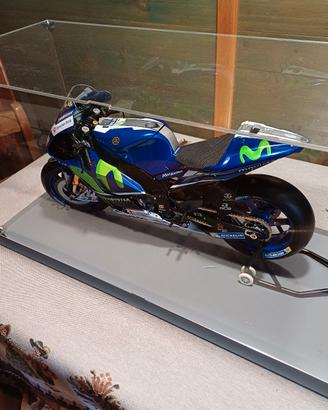 moto valentino scala 1/4