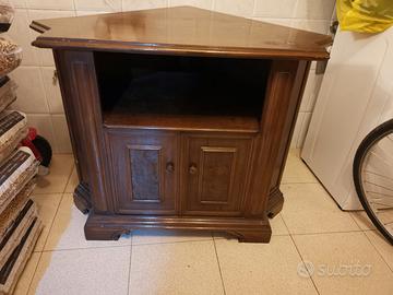 mobile angolare di legno