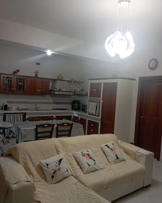 Appartamento secondo piano con cucina in muratura
