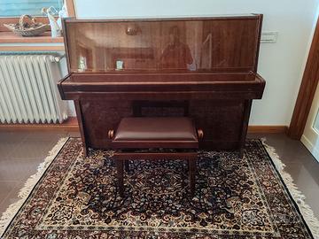pianoforte verticale Petrof e panca abbinata 