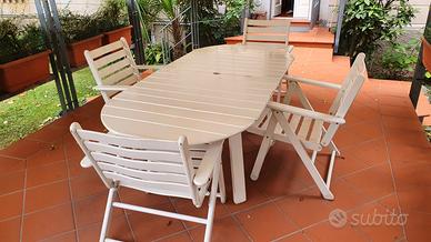 tavolo da  esterno con 4 sedie e cuscini