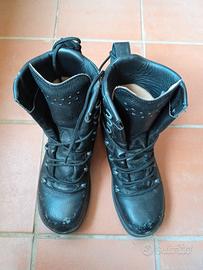 Stivali anfibi militari tedeschi, di pelle