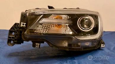 Faro anteriore sinistro subaru outback