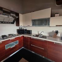 Originale scavolini in legno con piano in quarzo 