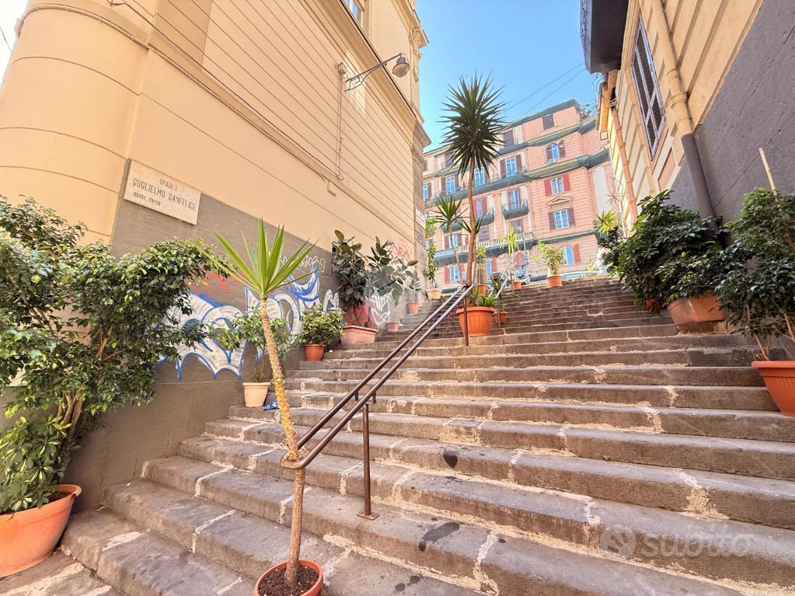 NEGOZIO A NAPOLI - Vista 2