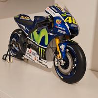 Moto Yamaha M1 Valentino Rossi scala 1:4 - Edizion