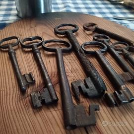 8 chiavi in ferro  battuto 