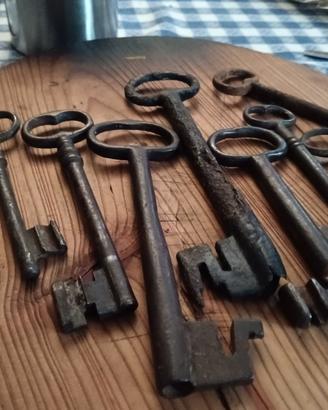 8 chiavi in ferro  battuto 