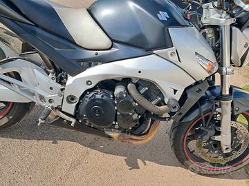 SUZUKI GSR 600