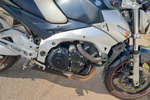 SUZUKI GSR 600