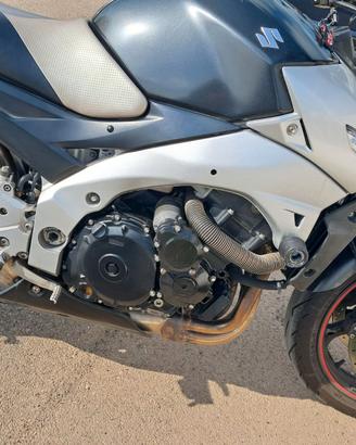 SUZUKI GSR 600