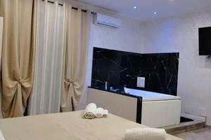 Elegante bivani arredato