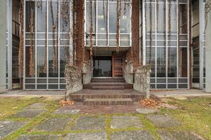 Ampio complesso industriale D1 con uffici