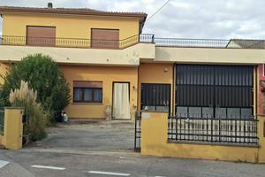 ARQUA' POL., CASA LIBERA SU 3 LATI CON CORTILE