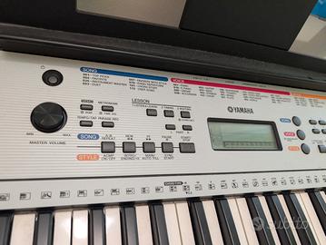  tastiera portatile Yamaha YPT-260