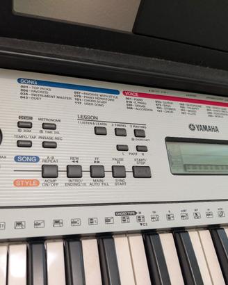  tastiera portatile Yamaha YPT-260