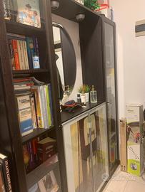 Libreria Ikea Billy con ante a vetro e specchio