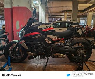 Ducati Diavel V4