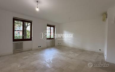 QUADRILOCALE DA RISTRUTTURARE IN ZONA GRAZIE VECCH